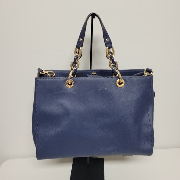 Michael Kors Cynthia Saffiano Leather Satchel. - Picture 4 of 16